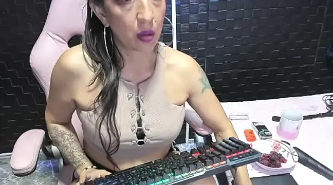 Snapshot of mature_sexi40 chatting on March 1, 2025, 1:11 am mature sexi40 online show from March 1, 2025, 1:11 am