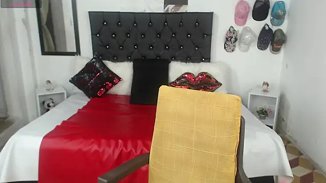 Sweetbigcatt online show from March 16, 2025, 9:49 am