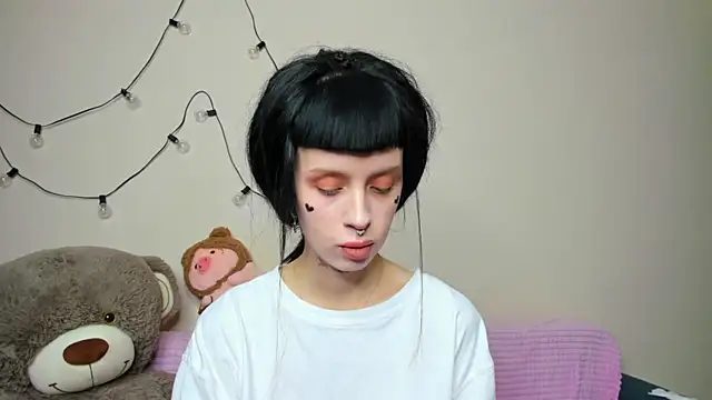 Snapshot of FlowerOfSin2001 chatting on October 11, 2025, 4:05 pm FlowerOfSin2001 online show from October 11, 2025, 4:05 pm