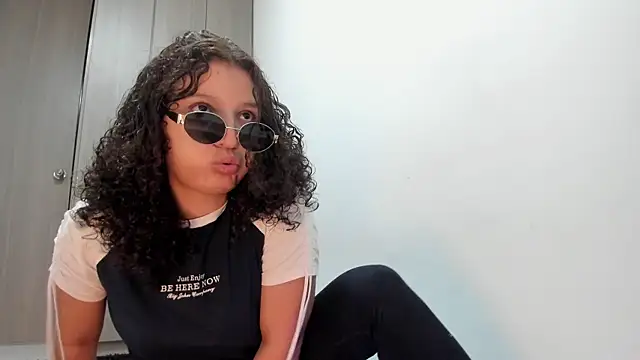 Cositarica  online show from October 6, 2025, 1:41 pm