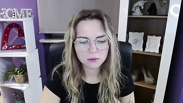 Zoey Erotic online show from October 23, 2025, 4:34 am