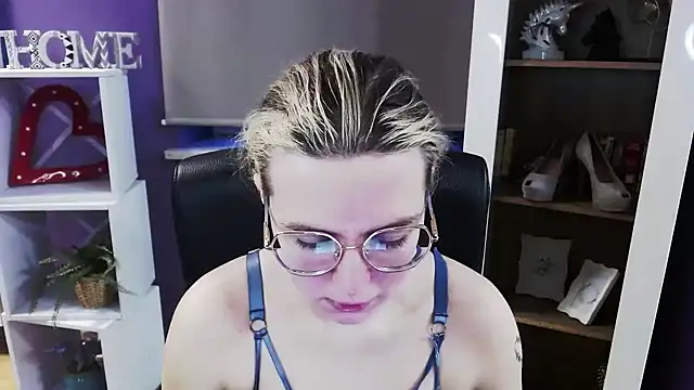 Zoey Erotic online show from March 12, 2026, 5:24 am