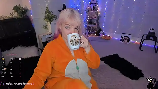 AliceW0lf online show from January 9, 2025, 9:26 pm