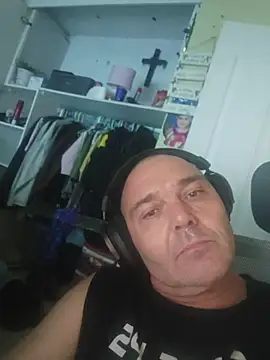 Snapshot of Brutus009 chatting on January 6, 2026, 11:29 pm Brutus009 online show from January 6, 2026, 11:29 pm