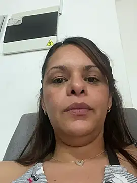 Snapshot of Kataliina chatting on February 23, 2025, 6:23 pm Kataliina online show from February 23, 2025, 6:23 pm