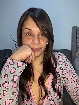 Snapshot of Kataliina chatting on October 10, 2025, 3:55 pm Kataliina online show from October 10, 2025, 3:55 pm