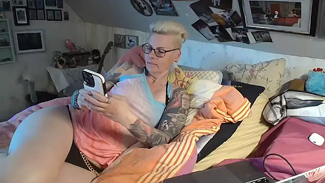 MaryG online show from March 16, 2025, 4:56 pm