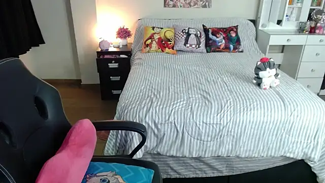 Snapshot of kittykat18x chatting on February 8, 2026, 2:26 am kittykat18x online show from February 8, 2026, 2:26 am