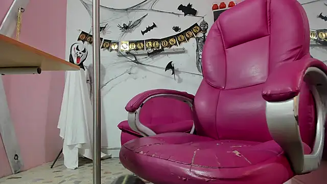 CAMILA--REY online show from October 19, 2025, 11:05 pm