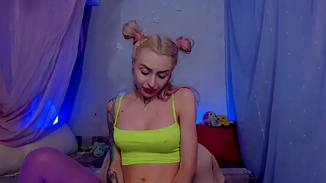 LickLizzy online show from January 18, 2025, 5:41 am