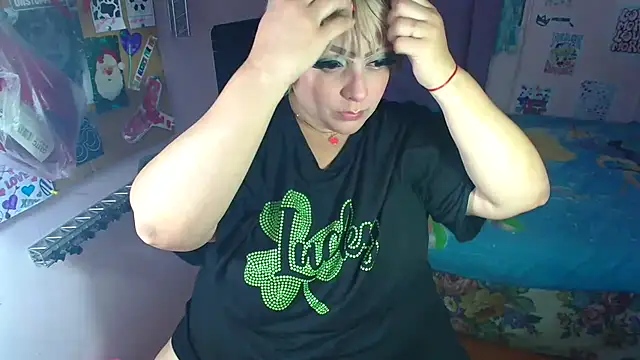 Snapshot of Queen_Anne chatting on December 2, 2024, 10:01 pm Queen Anne online show from December 2, 2024, 10:01 pm