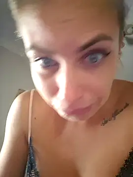 Keli Jessi online show from October 14, 2025, 6:20 pm