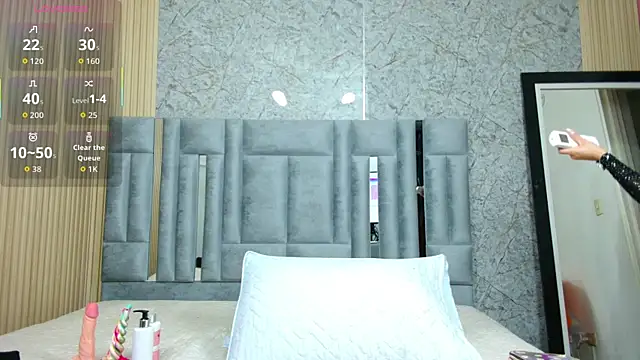 veronicaroose  online show from October 18, 2025, 1:12 pm