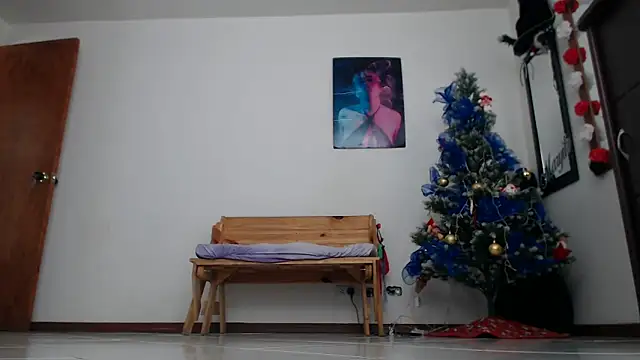 charlottezoe15 online show from November 21, 2025, 6:06 pm