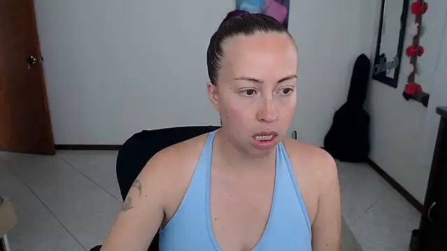 charlottezoe15 online show from February 20, 2026, 5:57 pm