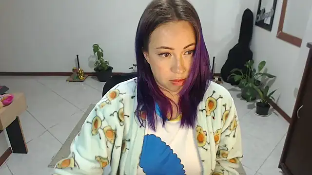 charlottezoe15 online show from May 22, 2026, 10:10 am