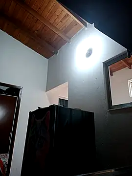 LunaZambrano online show from September 18, 2025, 2:30 pm