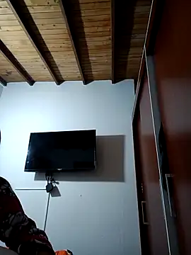 LunaZambrano online show from September 29, 2025, 2:44 pm