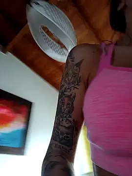 LunaZambrano online show from February 9, 2026, 1:26 pm