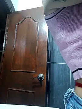 LunaZambrano online show from February 10, 2026, 3:21 am