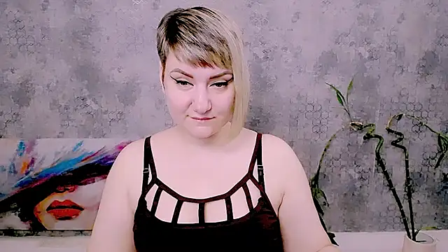 Snapshot of Djullia chatting on May 17, 2026, 5:05 am Djullia online show from May 17, 2026, 5:05 am