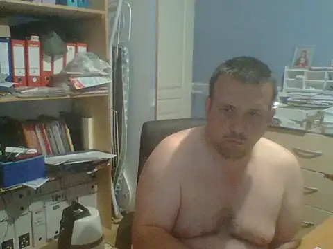 Snapshot of manubm03 chatting on May 14, 2026, 5:03 am manubm03 online show from May 14, 2026, 5:03 am