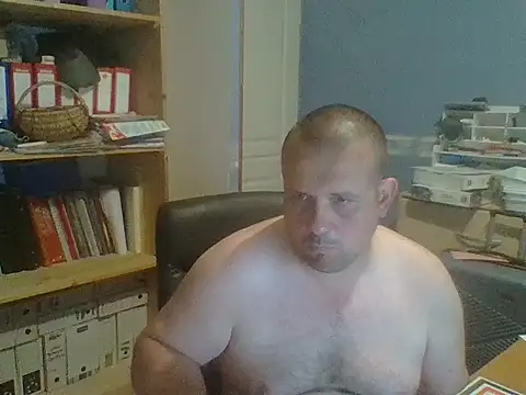 Snapshot of manubm03 chatting on May 26, 2026, 10:33 am manubm03 online show from May 26, 2026, 10:33 am