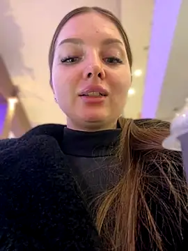 KrisMagnoly online show from December 14, 2025, 4:45 pm