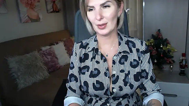 sensualEmilia online show from December 17, 2024, 7:48 pm