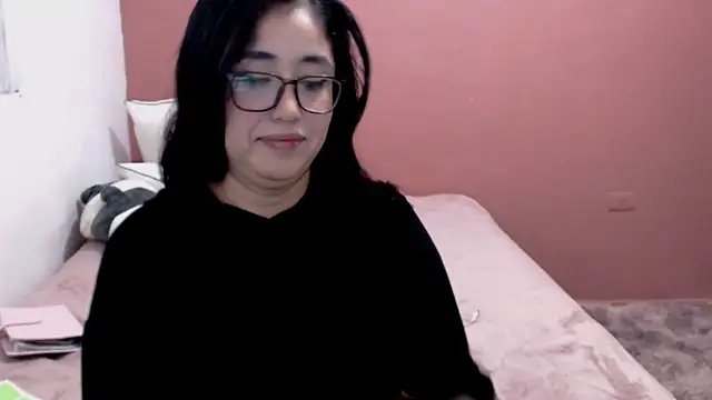 Snapshot of YummymeowW chatting on January 16, 2025, 3:34 am YummymeowW online show from January 16, 2025, 3:34 am