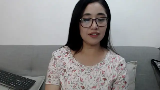 Snapshot of YummymeowW chatting on January 24, 2025, 9:15 pm YummymeowW online show from January 24, 2025, 9:15 pm