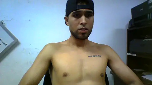 Snapshot of robinson183 chatting on May 8, 2026, 9:42 pm robinson183 online show from May 8, 2026, 9:42 pm