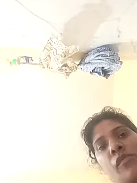 Shreya-Shetty09 online show from May 17, 2026, 3:15 am