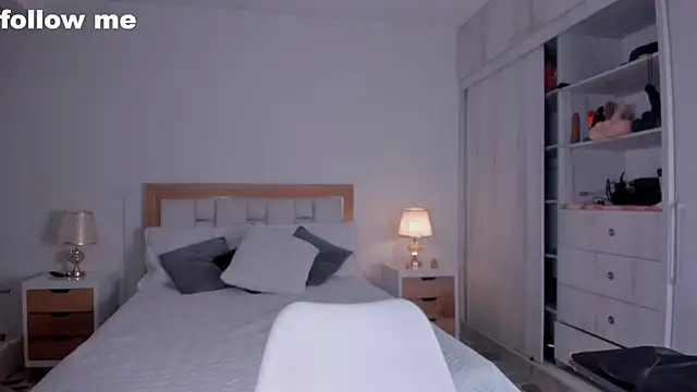 Snapshot of mia_hank chatting on January 8, 2025, 11:43 am mia hank online show from January 8, 2025, 11:43 am