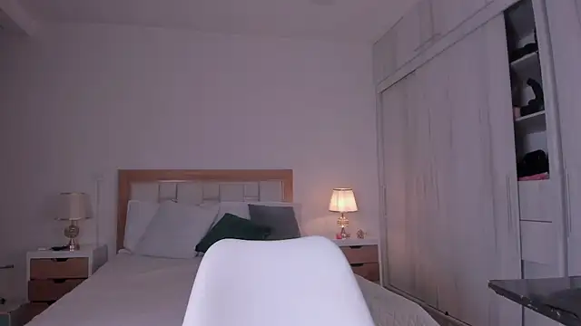 Snapshot of mia_hank chatting on January 15, 2025, 11:43 am mia hank online show from January 15, 2025, 11:43 am