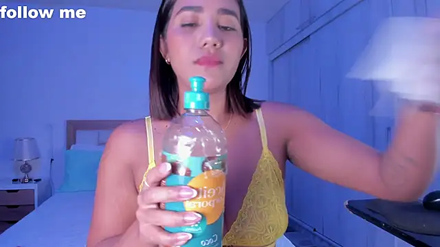 Snapshot of mia_hank chatting on February 8, 2025, 12:28 pm mia hank online show from February 8, 2025, 12:28 pm