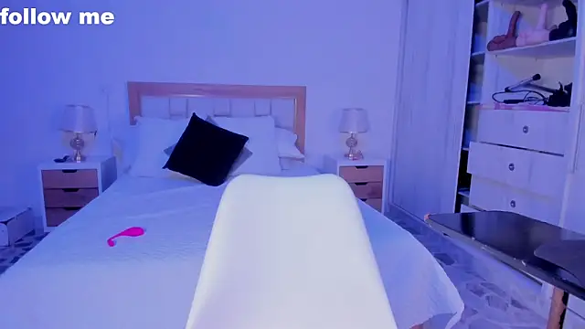 Snapshot of mia_hank chatting on February 13, 2025, 12:00 pm mia hank online show from February 13, 2025, 12:00 pm