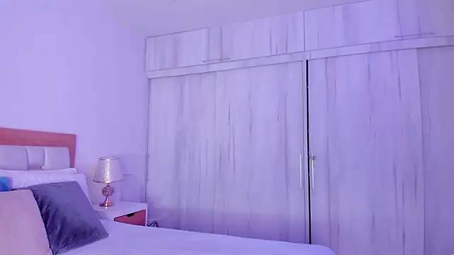 Snapshot of mia_hank chatting on October 31, 2025, 10:05 am mia hank online show from October 31, 2025, 10:05 am