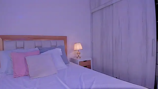 mia hank online show from March 11, 2026, 11:38 am