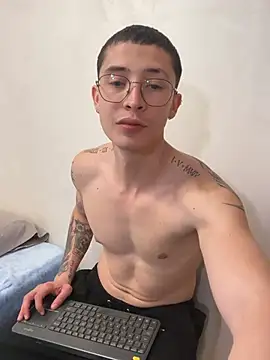 Snapshot of sebas_1122 chatting on May 24, 2026, 10:37 pm sebas 1122 online show from May 24, 2026, 10:37 pm