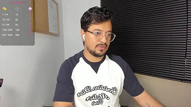 Snapshot of DaviidEvans_ chatting on December 7, 2024, 2:42 am DaviidEvans online show from December 7, 2024, 2:42 am