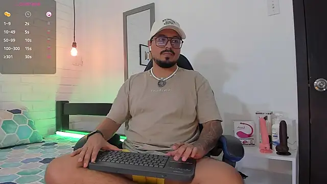 Snapshot of DaviidEvans_ chatting on October 7, 2025, 12:46 pm DaviidEvans online show from October 7, 2025, 12:46 pm