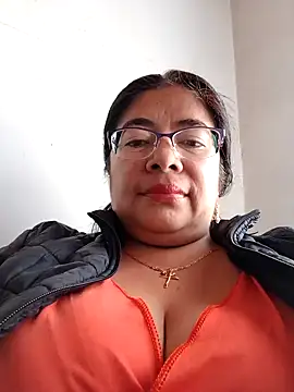   valentina18 online show from December 13, 2024, 1:12 pm