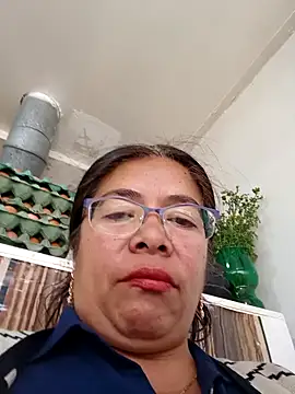   valentina18 online show from December 21, 2024, 1:32 pm