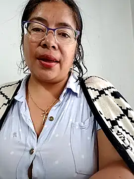   valentina18 online show from December 28, 2024, 1:17 pm