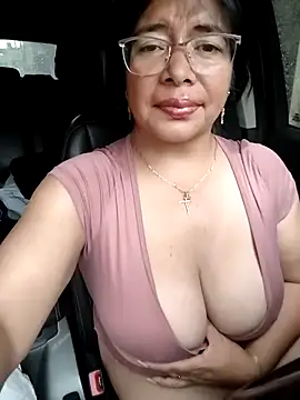   valentina18 online show from April 16, 2026, 9:39 pm