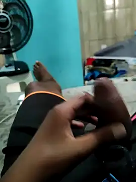 Snapshot of Arthu2r chatting on December 3, 2024, 5:45 pm Arthu2r online show from December 3, 2024, 5:45 pm