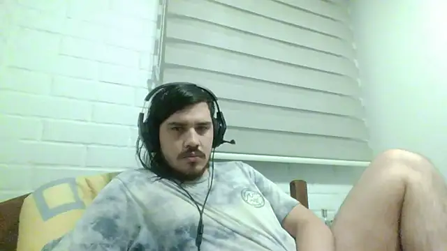 Snapshot of hung_weeb chatting on March 31, 2026, 3:19 am hung weeb online show from March 31, 2026, 3:19 am