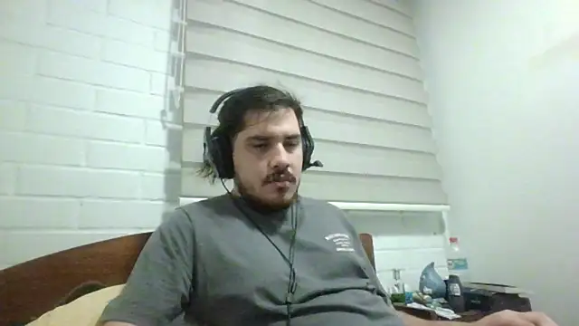 Snapshot of hung_weeb chatting on April 1, 2026, 3:18 am hung weeb online show from April 1, 2026, 3:18 am
