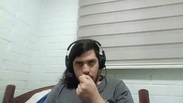Snapshot of hung_weeb chatting on April 2, 2026, 2:31 am hung weeb online show from April 2, 2026, 2:31 am